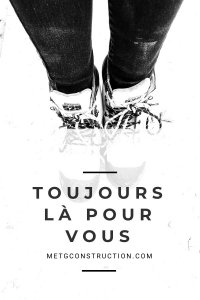 Bottes de construction avec texte «Toujours là pour vous»